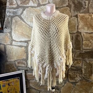 Kenneth Cole Reaction Cream Knit Poncho w/ Fur Trim 🤍